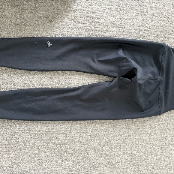 Alo Yoga Black Leggings - Picture 1 of 3